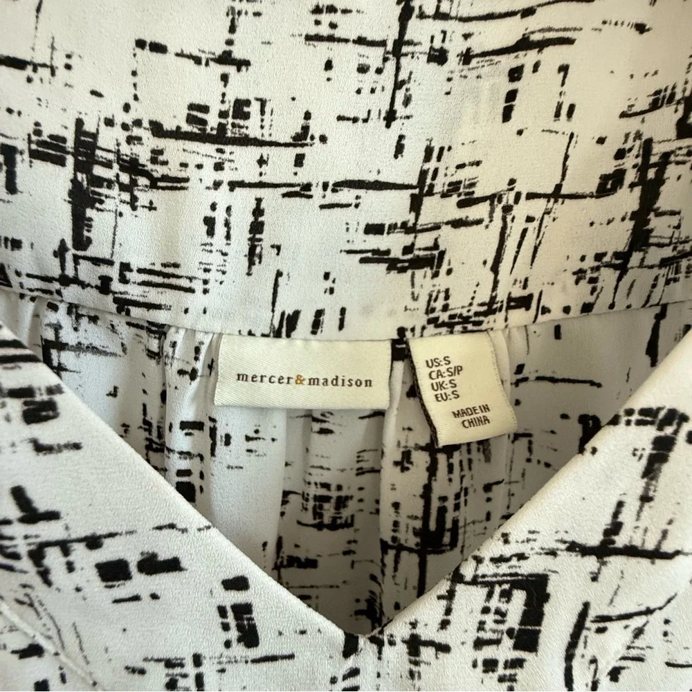 Mercer & Madison Monochrome Patterned Blouse Small - Picture 3 of 14